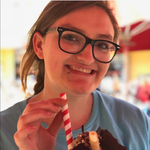 Meet your Posher, Kristen - Picture 1 of 1